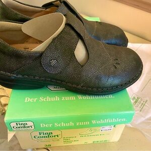 Finn Comfort size 6 1/2 Mary Janes. Gentle wear. Paid $305.99 VERY COMFY!